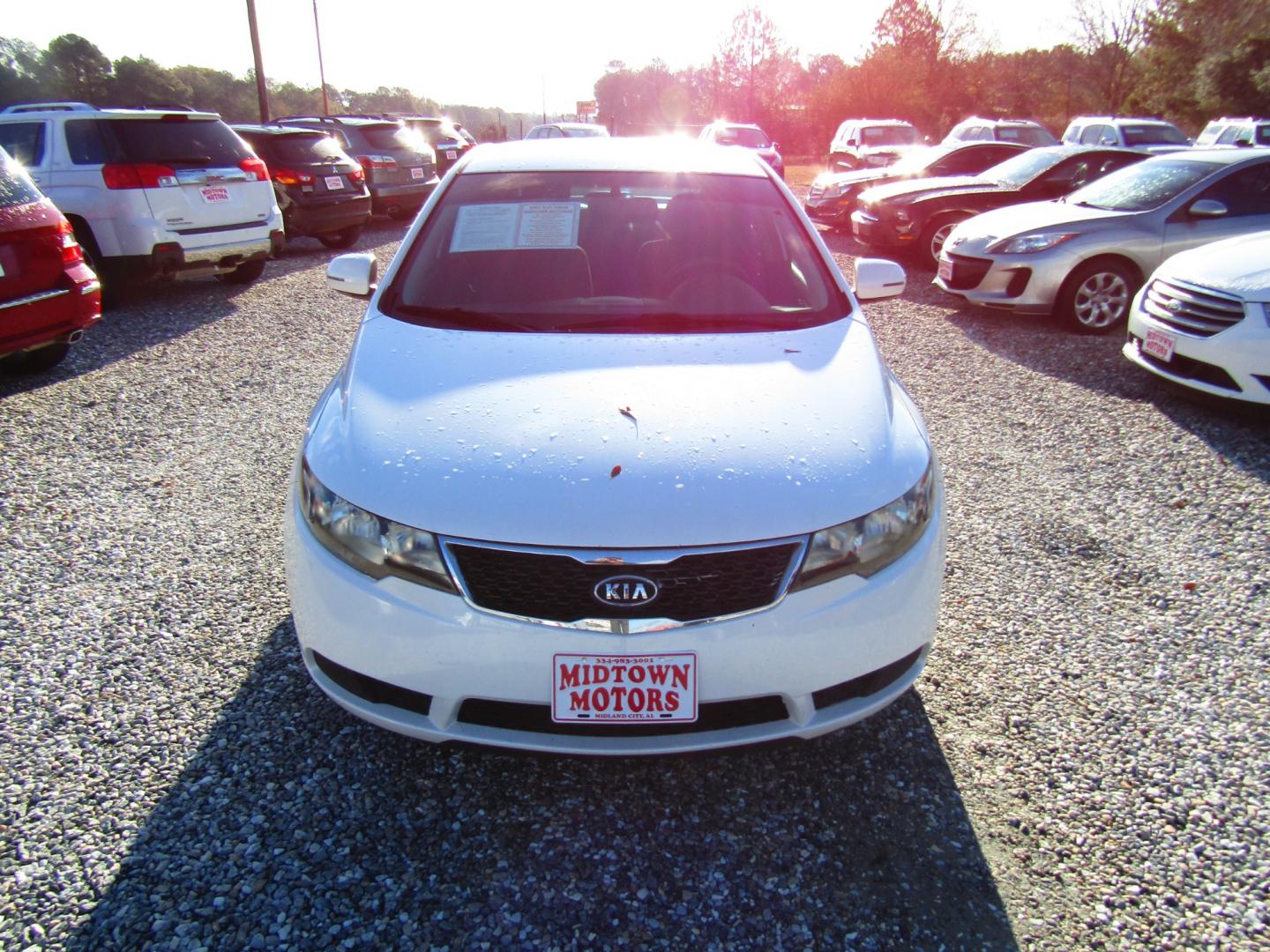 2012 White Kia Forte EX (KNAFU4A22C5) with an 2.0L L4 DOHC 16V engine, Automatic transmission, located at 15016 S Hwy 231, Midland City, AL, 36350, (334) 983-3001, 31.306210, -85.495277 - Photo#1